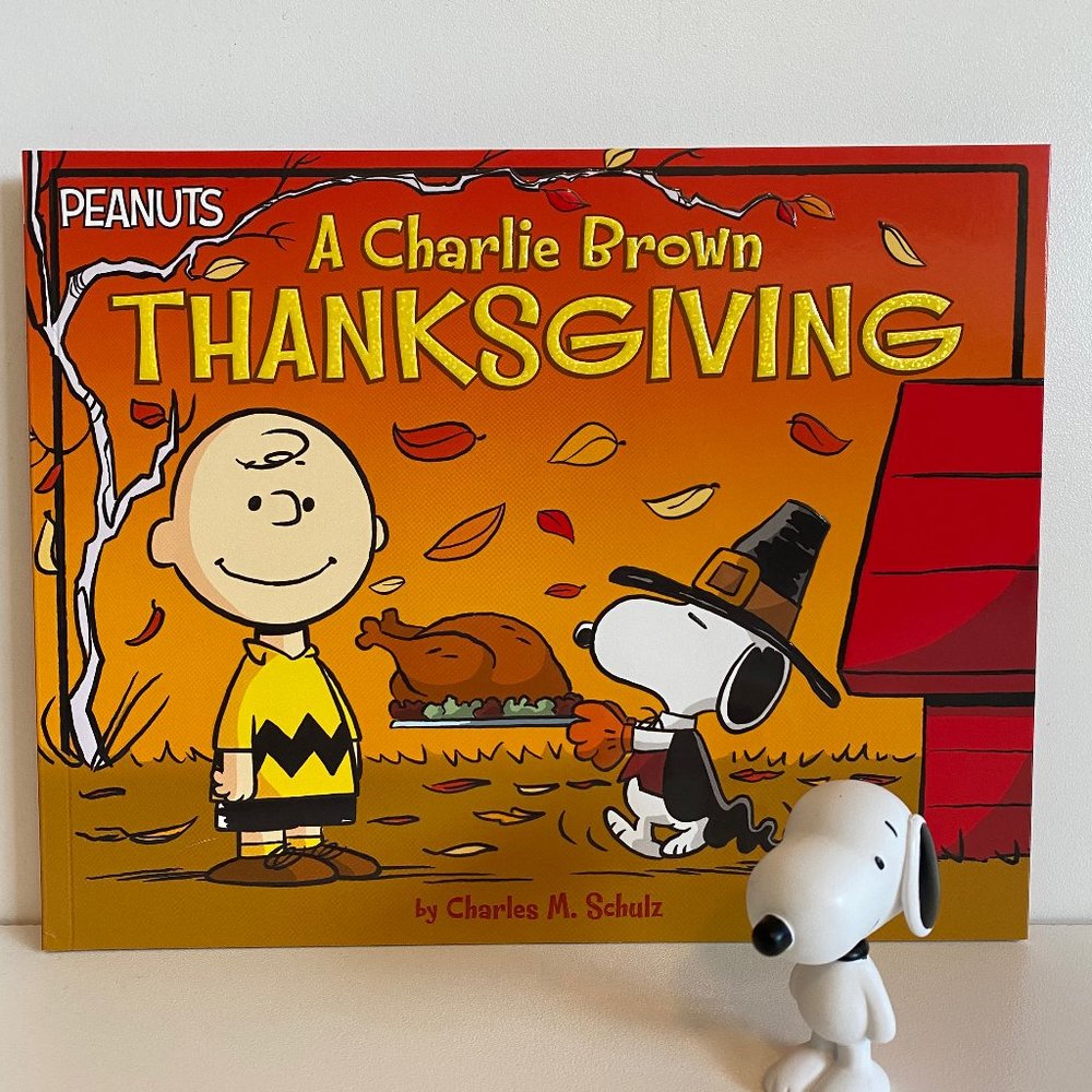 New Charlie Brown Thanksgiving w/PVC Snoopy figurine Charles Schulz  Kids Book